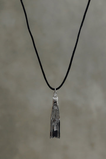 Long fin pendant