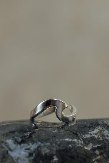 Wave ear cuff