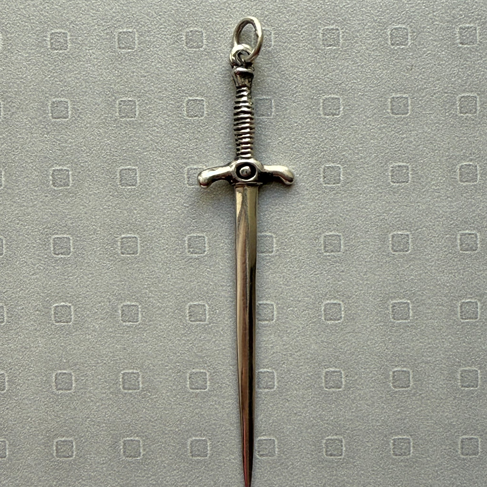 Pendant "Dagger"