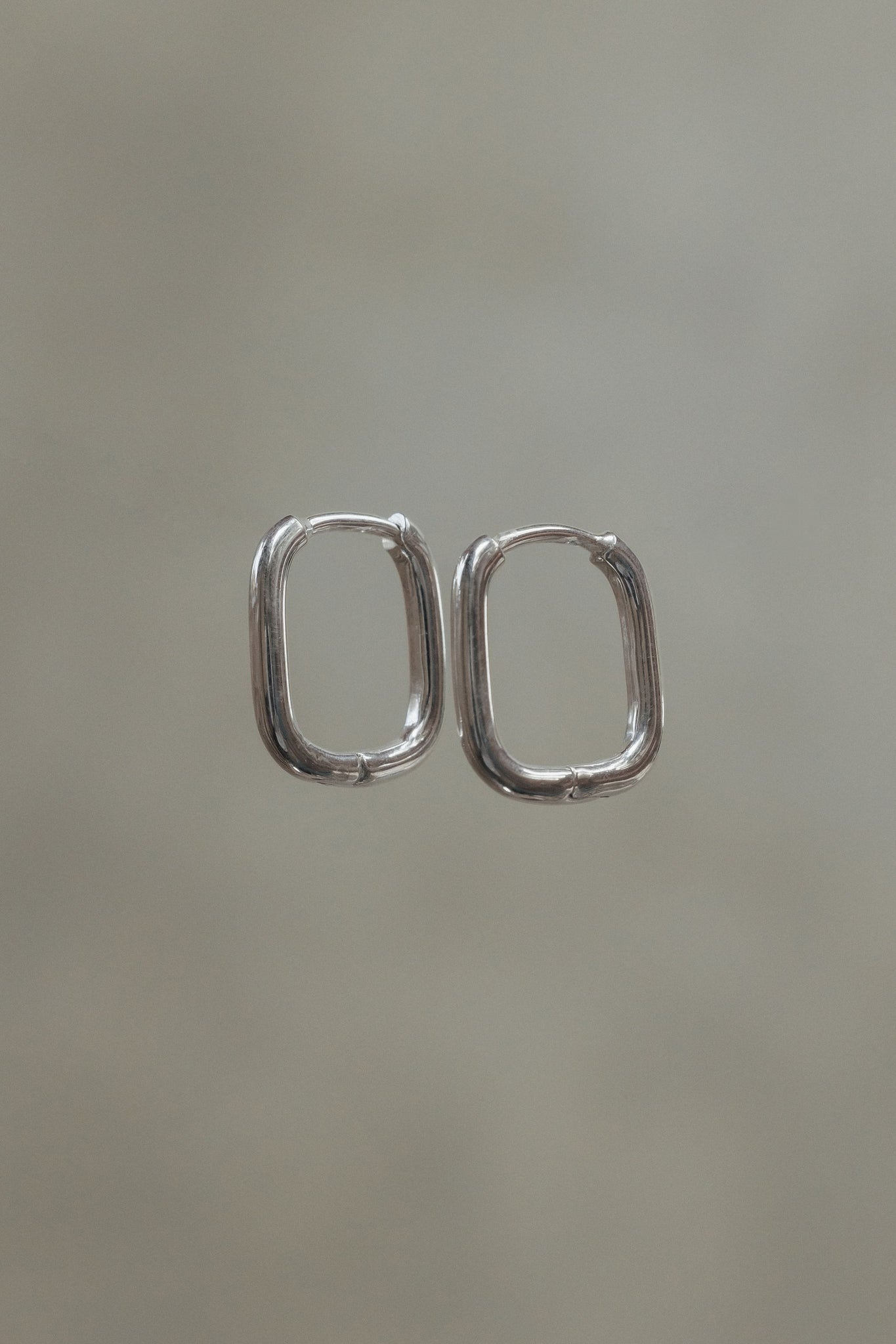 Earrings square hoops