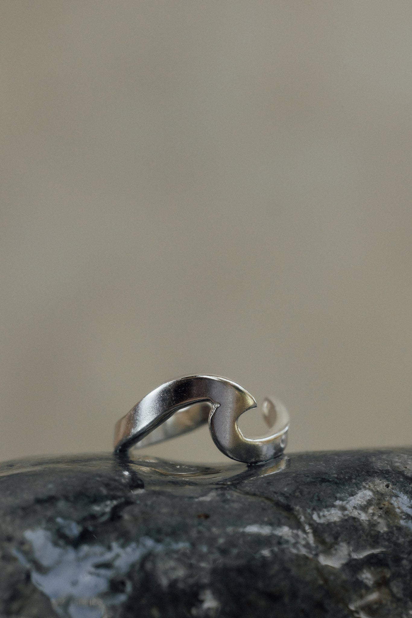 Wave ear cuff